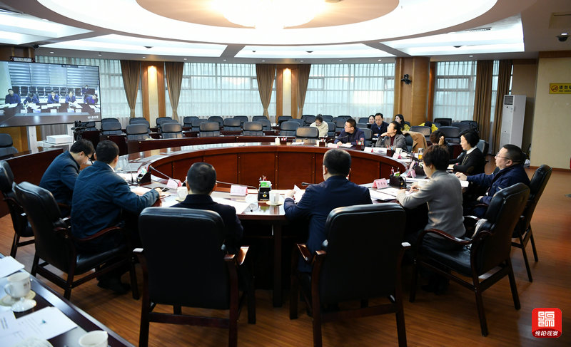 2021年1月6日,元方主持召開中國重汽綿陽生產(chǎn)基地?cái)U(kuò)能上量第三次聯(lián)席會(huì)議 張莉 攝.jpg