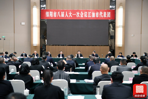 2021年10月27日，羅增斌參加江油代表團(tuán)分團(tuán)討論  張莉 攝.jpg