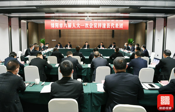 2021年10月27日，羅增斌參加梓潼代表團(tuán)分團(tuán)討論1  張莉 攝.jpg