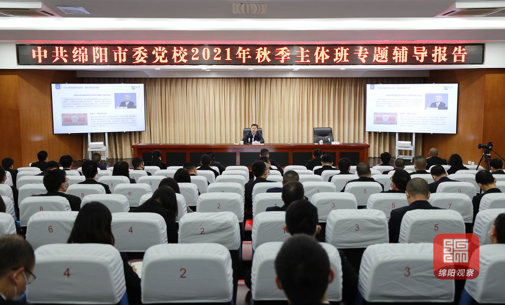 2021年11月19日 羅增斌作輔導報告(記者 賴杰 攝).jpg