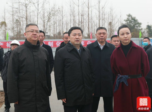 2021年12月23日 羅增斌在科技城新區(qū)安置區(qū)調研(記者 賴杰 攝).jpg