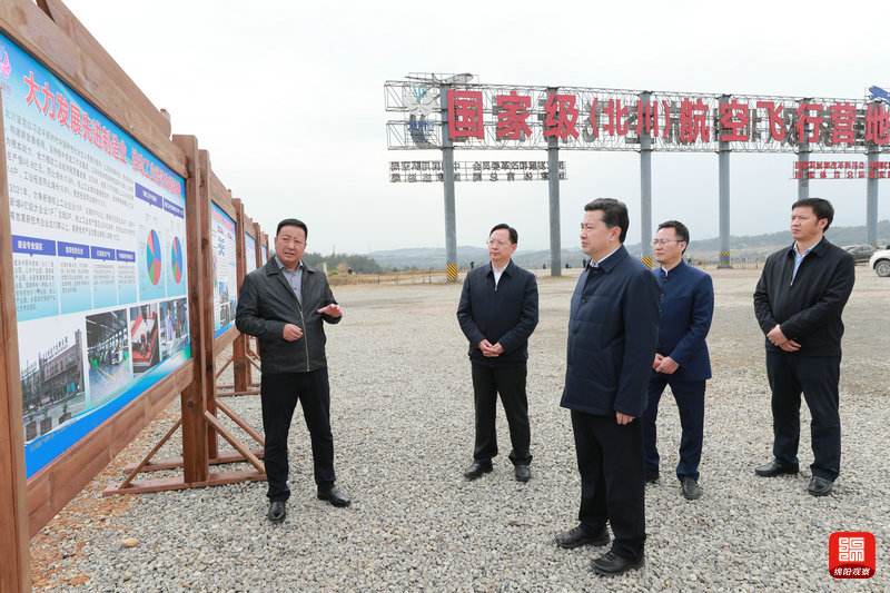 2021年3月6日 羅增斌在通用機(jī)場(chǎng)調(diào)研(記者 賴杰 攝).jpg