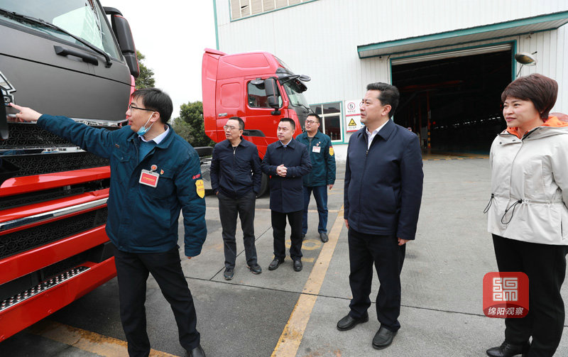 2021年3月8日 羅增斌在重汽調(diào)研（記者 賴(lài)杰 攝）.JPG