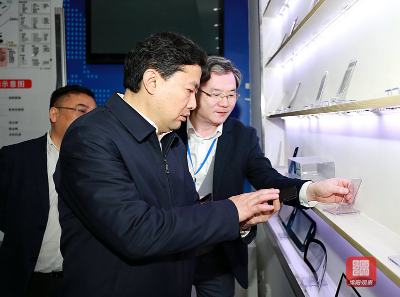 旭虹光電公司調研(記者 賴杰 攝).jpg