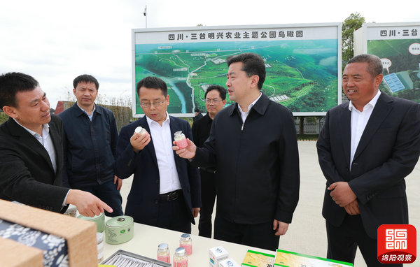 2021年4月23日 羅增斌在綿陽(yáng)明興農(nóng)業(yè)科技公司調(diào)研(記者 賴杰 攝).jpg