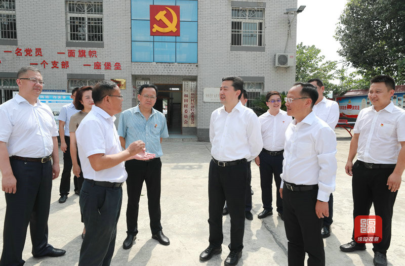 2021年7月8日 羅增斌在彰明鎮(zhèn)了解“我為群眾辦實(shí)事”實(shí)踐活動（記者 賴杰 攝）.JPG