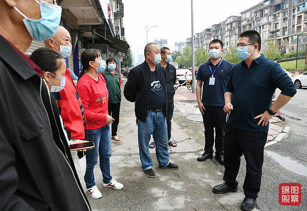 2022年10月1日，李云暗訪督導(dǎo)疫情防控情況2  張莉 攝.jpg