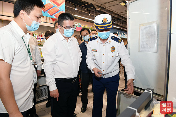 2022年9月28日，李云檢查節(jié)前安全生產(chǎn)、疫情防控、市場供應(yīng)4  張莉 攝.jpg