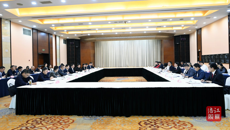 2023年10月31日，李云出席府院兩長(zhǎng)聯(lián)系會(huì)  張莉 攝.jpg