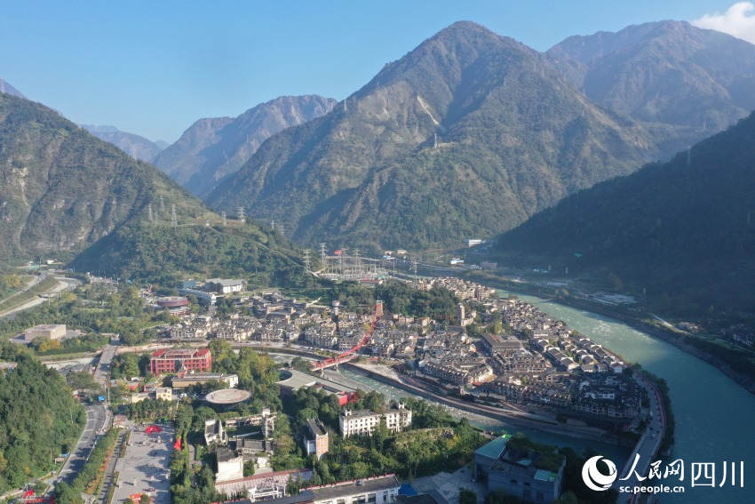 航拍映秀鎮(zhèn)。人民網(wǎng)記者 王洪江攝.jpg