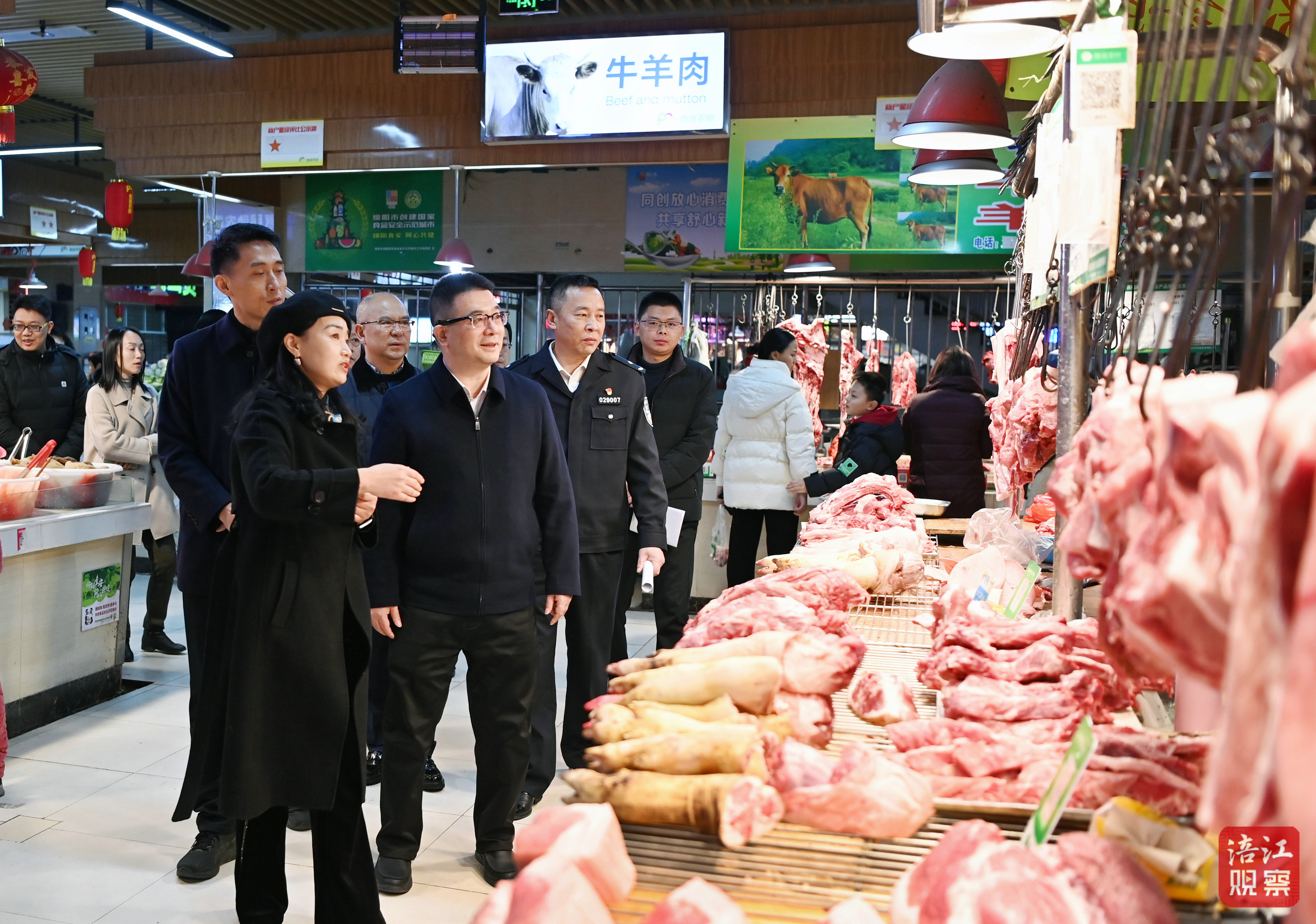 2025年1月27日，李云檢查節(jié)日供應、安全穩(wěn)定工作‘，慰問一線職工8  張莉 攝.jpg