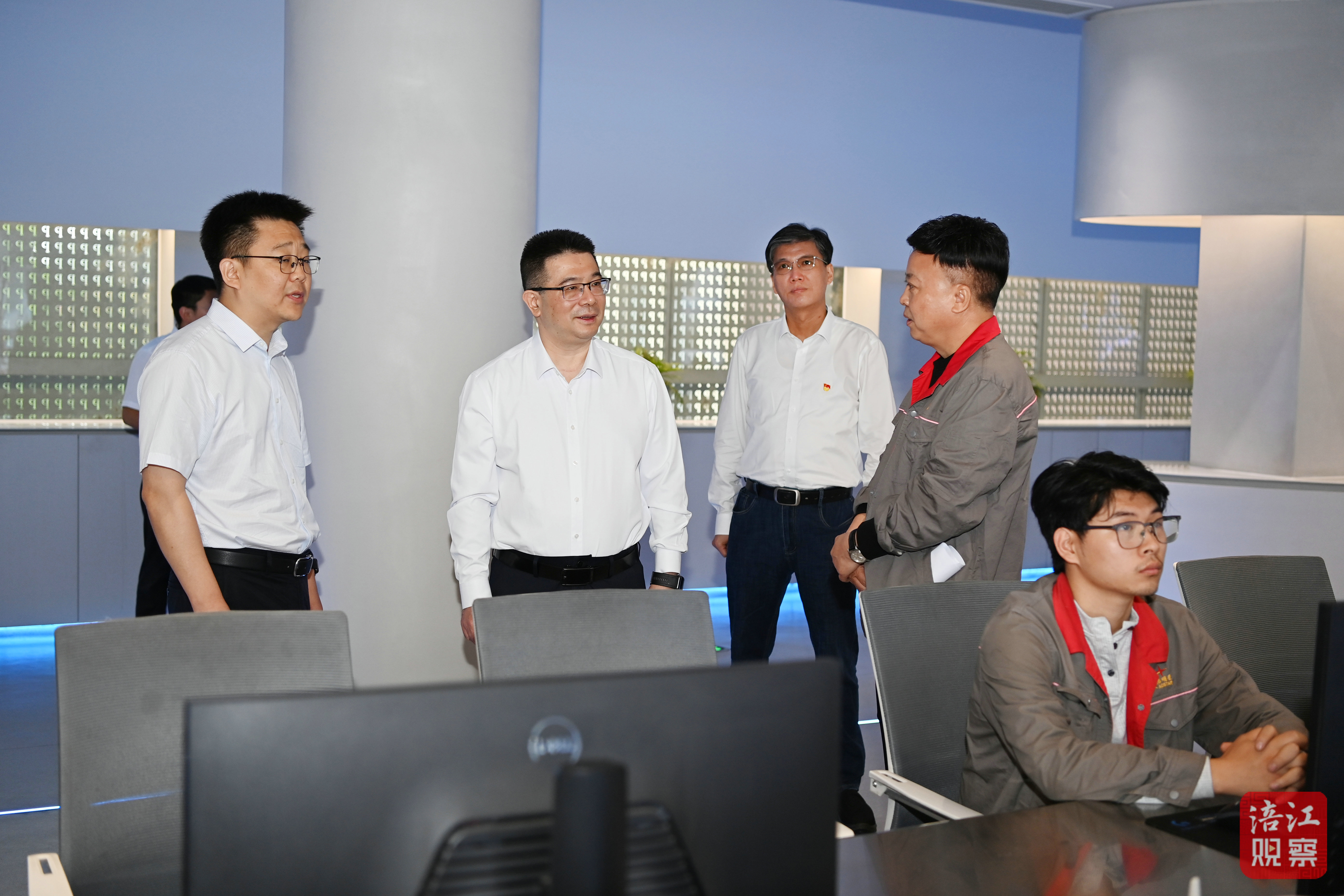 2025年5月30日，李云督導(dǎo)檢查安全生產(chǎn)、防汛抗旱和地災(zāi)防治工作2（啟明星磷化工）  張莉 攝.jpg